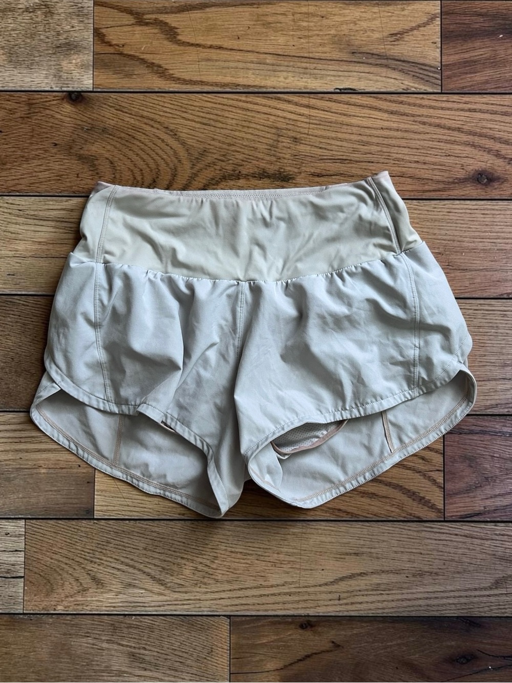 Amazon Essentials Women’s M White High Waisted Running Shorts Lined Zip Pocket